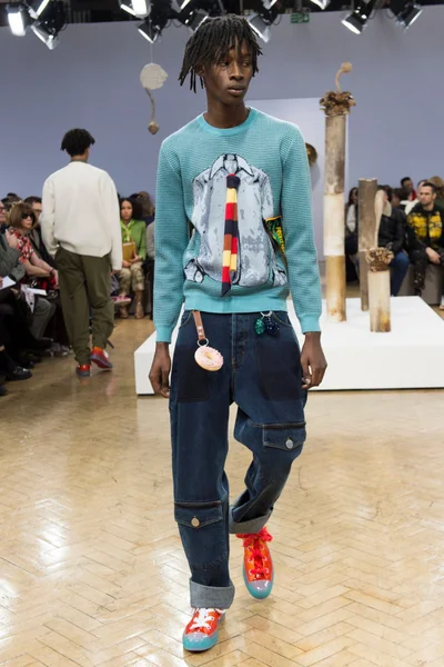 Look 16